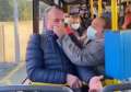 Pro sau contra? Bărbat fără mască, luat la palme de o femeie, într-un autobuz (VIDEO)