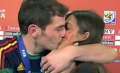 După finala CM, Casillas şi-a sărutat iubita, în timp ce aceasta îi lua un interviu (VIDEO)