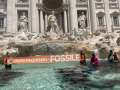 „Ţara noastră este pe moarte”: Activişti de mediu au înnegrit Fontana di Trevi (FOTO/VIDEO)