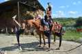 Gimnastică pe cai: Amatorii de echitaţie pot învăța acrobații ecvestre la doi paşi de Oradea (FOTO / VIDEO)