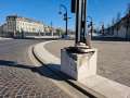 Ne enervează: Încă un stâlp făcut praf, în fața Primăriei Oradea (FOTO)