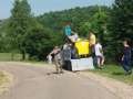 Tineri iubitori de natură: Mai mulţi băieţi din Sălişte de Beiuş au strâns gunoaiele din sat (FOTO)