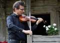 In the Mood for Love: Renumitul Alexandru Tomescu se întoarce la Oradea cu a sa vioară Stradivarius (VIDEO)