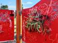 Doi adolescenți din Oradea, prinși că au mâzgălit cu graffiti un parc dat în folosinţă de curând! Vezi ce au pățit vandalii! (FOTO)