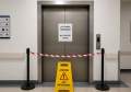 Economie sau prostie? Finanțele Publice au oprit un lift din clădirea cu șase etaje