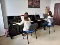 Investiție „cu cântec” la Universitatea din Oradea: Studenții au primit instrumente muzicale noi, în valoare de peste jumătate de milion de lei