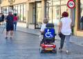 Adulții și copiii cu handicap grav vor primi indemnizații mai mari