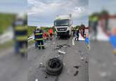 Accident cu 4 morți în Bihor! Un autoturism și un TIR s-au lovit pe DN 1, trafic blocat (FOTO)