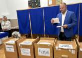 Aurel Mohan, candidat la președinția Consiliului Județean, a votat pentru „o administrație centrată pe cetățean”, dar a încurcat urnele (FOTO/VIDEO)