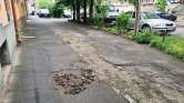 Ne enervează: Așa arată trotuarele din Oradea după lucrări!