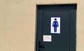 Turism... defect: Toaletele parcării din şanţul Cetăţii Oradea sunt închise de o săptămână