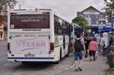 Rămaşi pe dinafară. Localnicii din Sântandrei se plâng că autobuzele de pe ruta Oradea – Palota nu fac faţă la orele de vârf