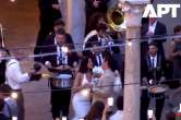 Nuntă cu fast și scandal pentru Dua Lipa și Callum Turner: petrecere de trei zile la Palermo, cu dans în piață, VIP-uri și nemulțumiri ale localnicilor (VIDEO)