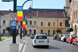 Oradea tricoloră: Oraşul s-a umplut cu steaguri (FOTO)