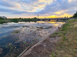 Curățenie pe Criș: ABA Crișuri a demarat decolmatarea râului, în zona Sovata (FOTO)