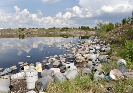 Oradea intoxicată: Două lacuri toxice băltesc lângă oraș, iar autoritățile nu fac nimic pentru ecologizarea zonei (FOTO)