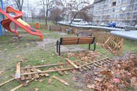 Parc vandalizat pe strada Italiană din Oradea (FOTO)