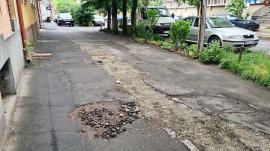 Ne enervează: Așa arată trotuarele din Oradea după lucrări!