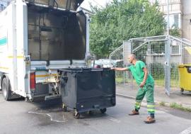Curăţenie cu bulbuci: Din această săptămână, RER Vest reia spălarea şi dezinfectarea containerelor şi pubelelor