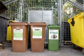 Reciclaţi şi sticlele! 126 de asociaţii de proprietari din Oradea au pubele verzi, numai pentru sticle