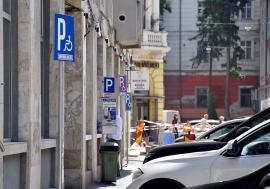 „Boala” parcărilor: De când cu licitațiile Primăriei Oradea, a „explodat” numărul de parcări pentru persoane cu handicap!