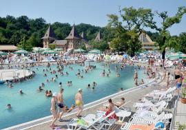 Belșug pe hârtie: Noua strategie de turism a Bihorului propune investiții în stațiunile termale și în cele montane și un slogan discutabil pentru județ (DOCUMENT)