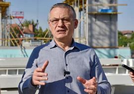 Retrospectiva săptămânii prin ochii lui Bihorel: Șeful județului va putea mixa folclorul, colindele și pricesnele
