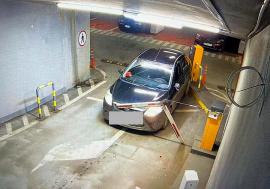 Proști conducători: Ce isprăvi mai fac șoferii prin parcările supra sau subterane din Oradea (FOTO)