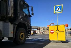 Ocoliți! Traficul pe sub podul feroviar de lângă ștrandul Dinamo din Oradea, închis pentru o săptămână (FOTO)
