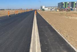 Strada Augustin Maior, care leagă Drumul Expres 16 de Parcul Industrial I din Oradea, a fost asfaltată (FOTO)