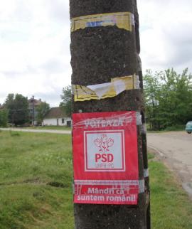 Numai roşu: Afişele electorale ale liberalilor din judeţ, înlocuite cu cele ale PSD
