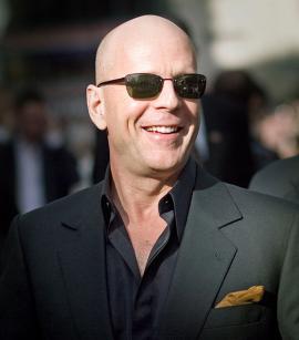 Bruce Willis şi-a tras parfum