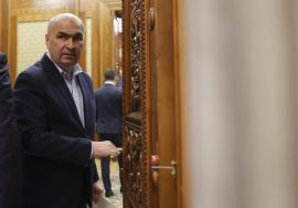 Alegeri în PNL, duminică: Bolojan își anunță candidatura, tabăra Veștea contestă Congresul