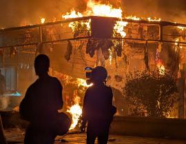 Proteste violente în Franța, Italia și Albania: restricții de circulație la Paris, militari pregătiți pentru Milano și sute de răniți la Tirana