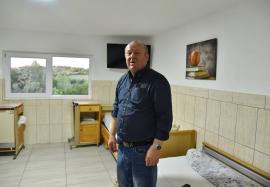 Samaritean în dilemă: Procurorii au golit azilele lui Pașca, dar spitalele îi trimit în continuare pacienți