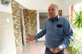 Viorel Pașca spune că adăpostește circa 380 de oameni în azile și acuză statul că nu i-a păsat de ei 20 de ani. „E un lucru bun că îi vor lua”