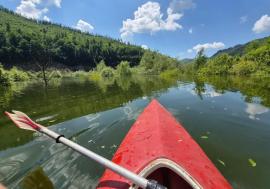 Se poate ieși cu barca pe lacul Leșu? ABA Crișuri avertizează că nu toate ambarcațiunile sunt permise, iar amenzile ajung până la 40.000 de lei