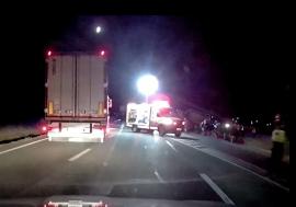 Accident la ieșirea de pe A3, în Biharia: Un șofer german ar fi intrat în fața unei autoutilitare. Trei oameni au ajuns la spital