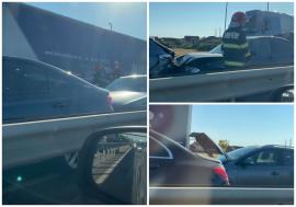 Accident cu cinci mașini pe strada Ogorului din Oradea. Două persoane au fost duse la spital