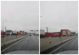 Accident cu două TIR-uri pe centura Oradea, lângă RAR. Un șofer a fost rănit, traficul este îngreunat