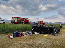 Accident pe DN 1, la ieșirea din Huedin spre Oradea: o mașină s-a răsturnat, iar cinci persoane au fost rănite, între care doi copii