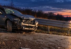 Beat criță și fără permis, un bărbat din Bihor a înfipt mașina într-un parapet pe DN 19. A ajuns în Arestul Poliţiei