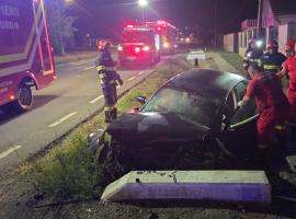 Accident mortal pe DN 79, în Bihor: Un șofer de 47 de ani a intrat cu mașina într-un cap de pod (VIDEO)