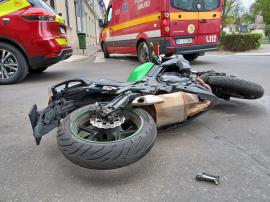 Accident grav în Beiuș, cu două mașini și o motocicletă. Motociclistul n-a mai putut fi salvat