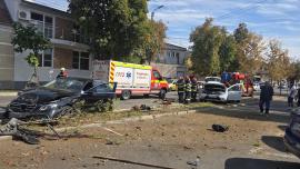 A virat la stânga fără să acorde prioritate. Primele concluzii în cazul accidentului de pe strada Sfântul Apostol Andrei din Oradea în care o femeie a rămas încarcerată