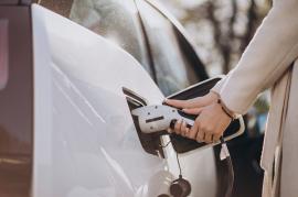Mașini electrice și Mercedes EQ: de ce brandul german a intrat serios în cursă și ce modele merită atenția