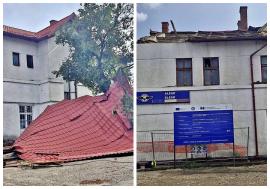 Furtună cu pagube în zona Aleșd: vântul a smuls o parte din acoperișul gării