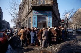 „Aici nu avem carne. Alături nu au pâine”: Cum arătau foametea și cozile din Bihor în documentele secrete ale Securității (FOTO)