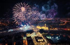 Focuri de artificii în centrul Oradiei, în noaptea dintre ani. Programul de Revelion