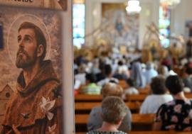 Relicvele Sfântului Francisc de Assisi au ajuns la Oradea. Pelerinajul continuă până duminică (FOTO)
